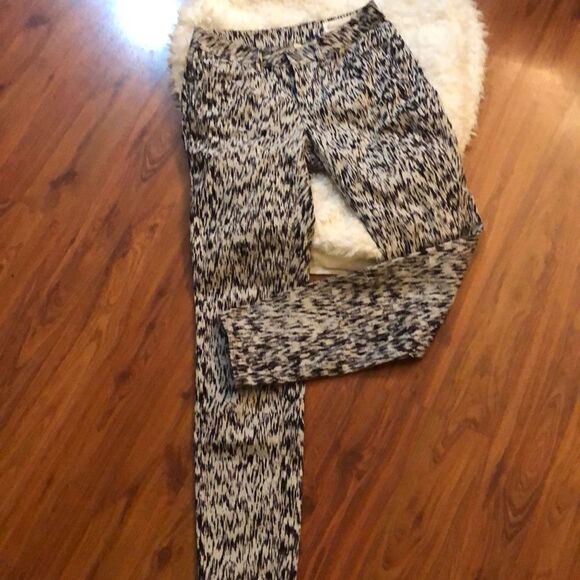 Vince Camuto Gray and black printed jeans. Size 2 - Picture 3 of 9